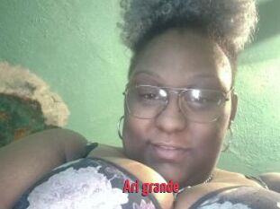Ari_grande