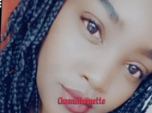 Channelbrunette