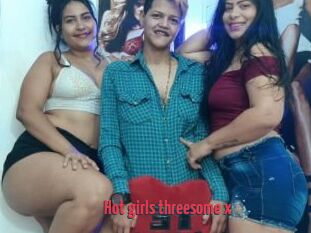Hot_girls_threesome_x