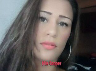 Mia_Cooper