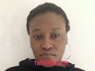 TWEKKING_LATOYA