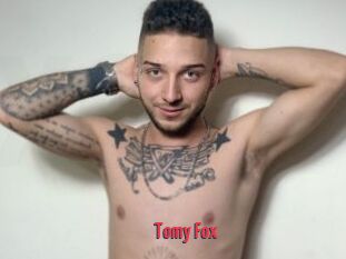 Tomy_Fox
