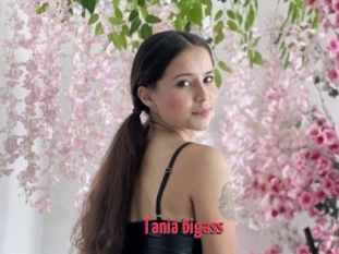 Tania_bigass