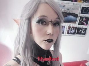 Titsandtarot